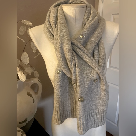 Banana Republic NWT light gray scarf w/rhinestones - Picture 1 of 6